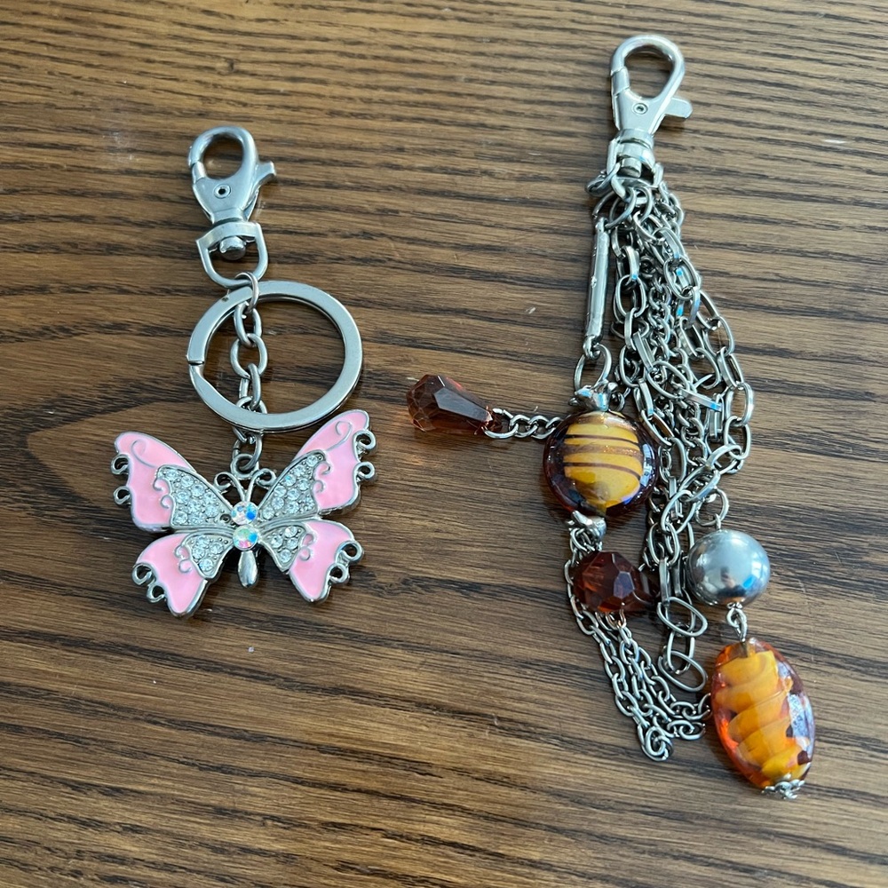 2 keychains - Picture 1 of 3